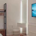 Hyperion Boutique * בורוקליני