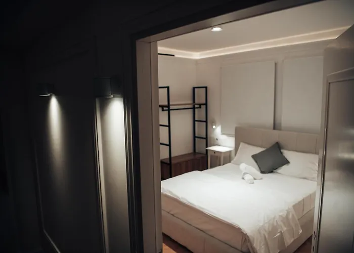 Hyperion Boutique Willa Oroklini