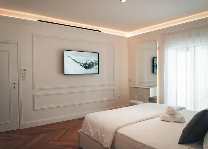 Hyperion Boutique Willa *