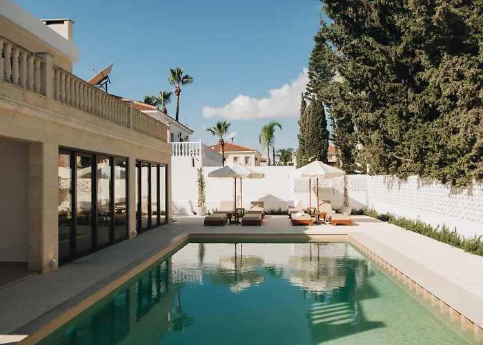 Hyperion Boutique Willa Oroklini