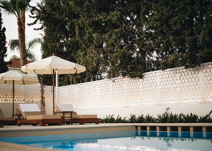 Willa Hyperion Boutique *