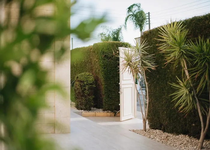 Hyperion Boutique Willa *