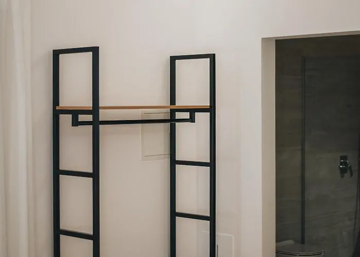 Hyperion Boutique Willa