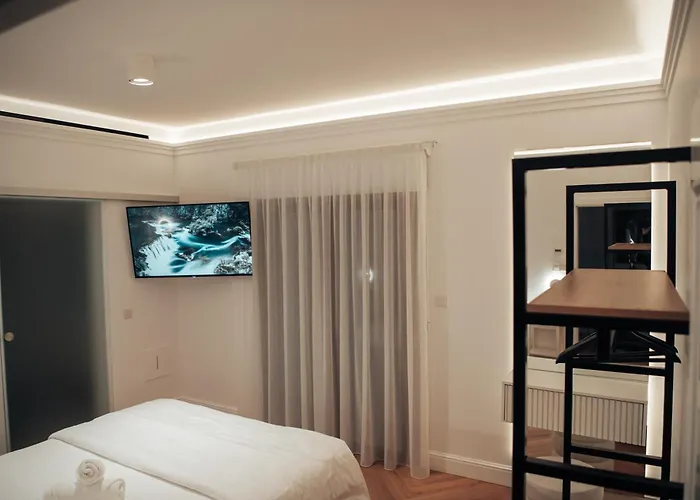 Willa Hyperion Boutique *