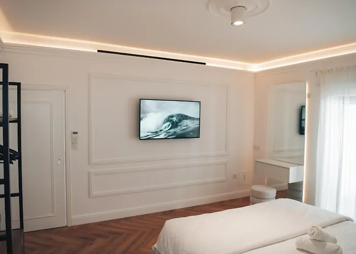 Willa Hyperion Boutique